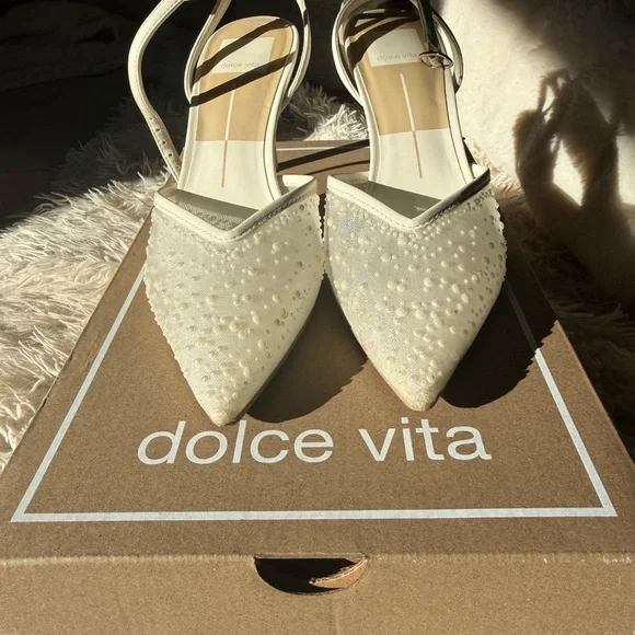 Dolce Vita Cream Pointed Toe Heels - Picture 3 of 6
